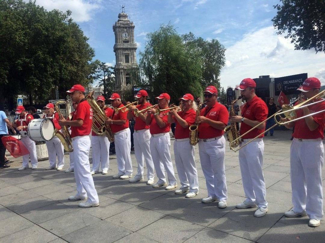 Klasik Otomobiller, 30 Ağustos Zafer Bayramı&rsquo;nda Yollara &Ccedil;ıktı