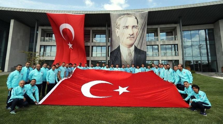 A Milliler 30 Ağustos Zafer Bayramı&rsquo;nı Riva&rsquo;da Kutladı