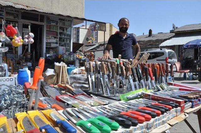 Kars’ta Bıçaklar Tezgahlarda Yerini Aldı