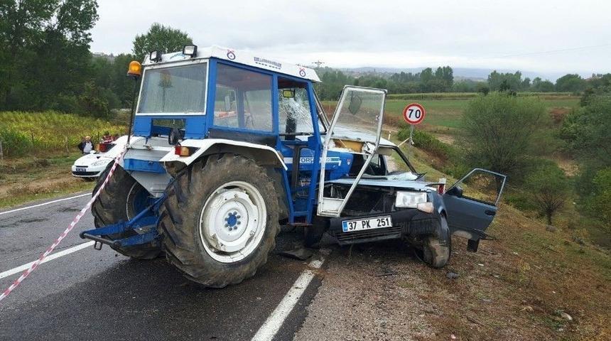 Trakt&ouml;r İle Otomobil &Ccedil;arpıştı: 1 &Ouml;l&uuml;, 1 Yaralı