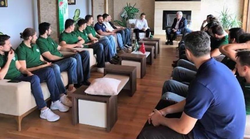 Bursasporlu Basketbolcular Başkan Ali Ay'ı Ziyaret Etti