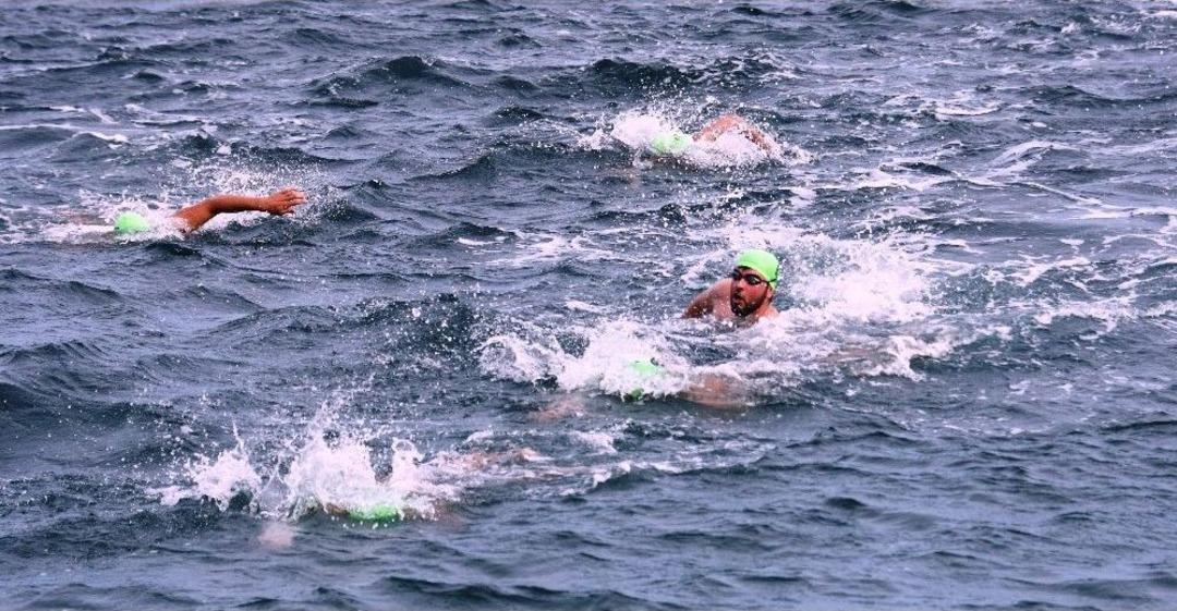 Y&uuml;zerek &Ccedil;anakkale Boğazı&rsquo;nı Ge&ccedil;tiler