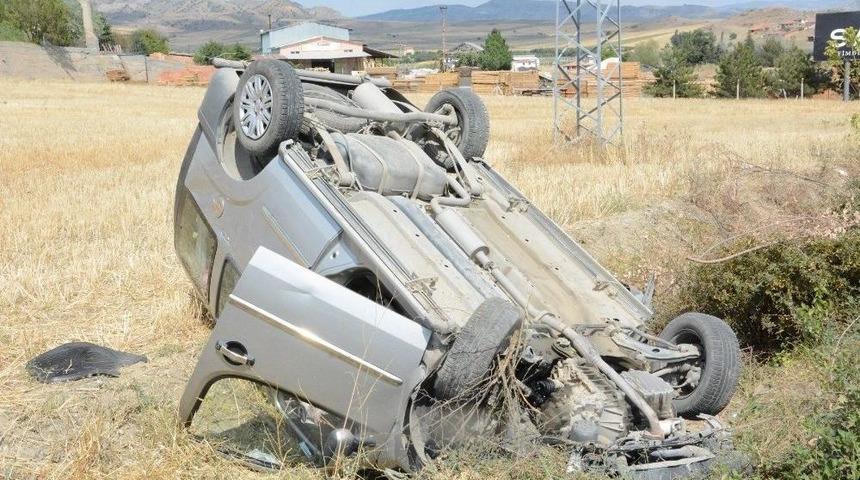 Ticari Araç Şarampole Devrildi: 1 Yaralı