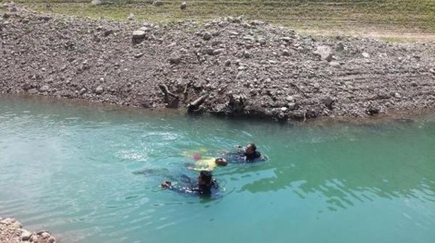 Baraj G&ouml;letine D&uuml;şen &Ccedil;ift&ccedil;i &Ouml;ld&uuml;