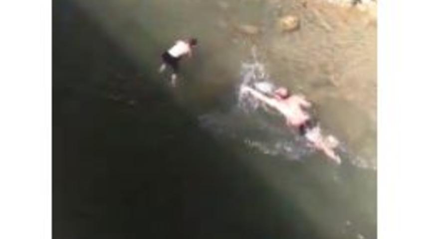 Nehirde Boğulmak &Uuml;zere Olan &Ccedil;ocuğu İha Muhabiri Kurtardı