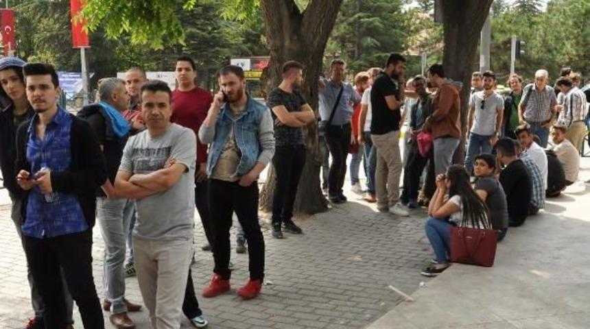 Milli Ma&ccedil; Bilet Kuyruğu