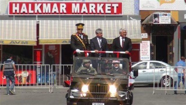 Kutlamalara Katılım Az Olunca Vali Sordu: Halk Nerede?