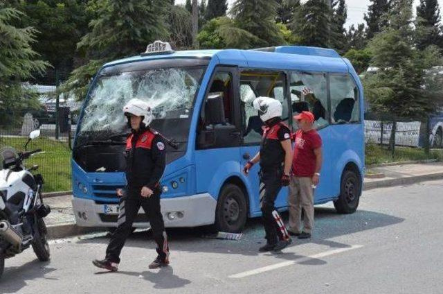 Gebze'de Minibüs Sürücüleri Birbirine Girdi (2)