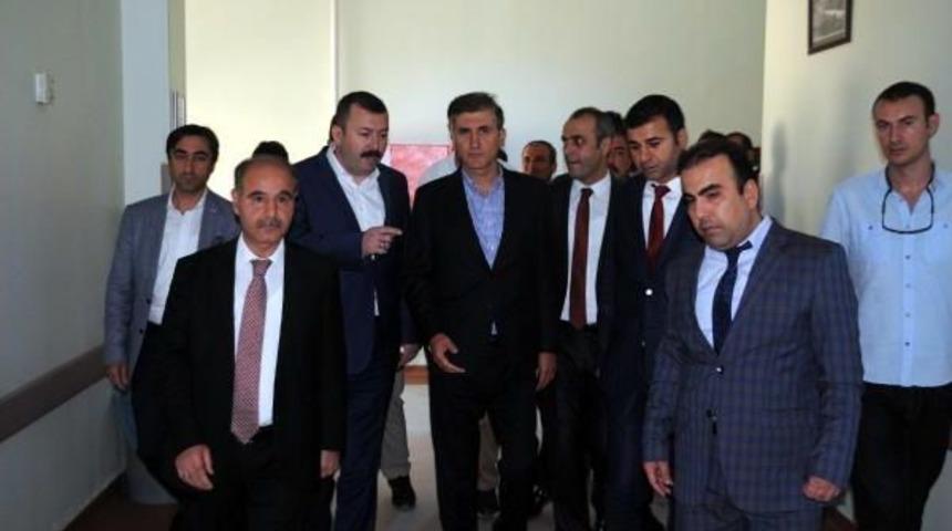 Cizre'ye Gelen M&uuml;steşar G&uuml;m&uuml;ş'ten Hamile Kadın Ve Bebeğinin &Ouml;l&uuml;m&uuml;yle Ilgili Inceleme