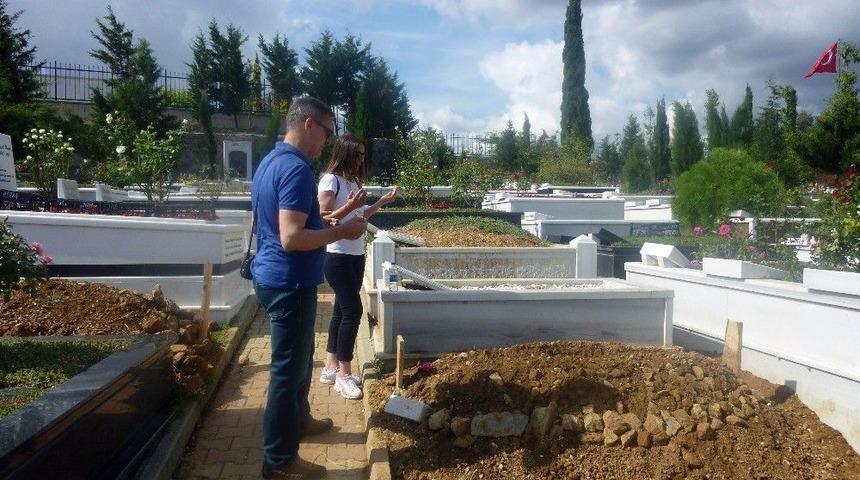 Vatan Şaşmaz&rsquo;ın Kabri Ziyaret&ccedil;i Akınına Uğradı