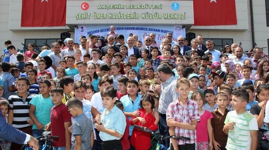 Akşehir Belediyesinden Namaza Giden 333 &Ccedil;ocuğa Bisiklet