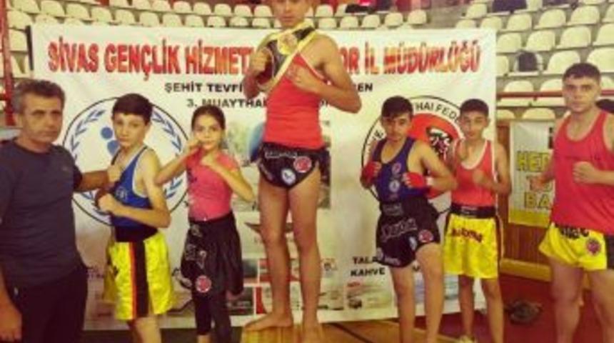 Sporcular Sivas’tan Madalya İle Döndü