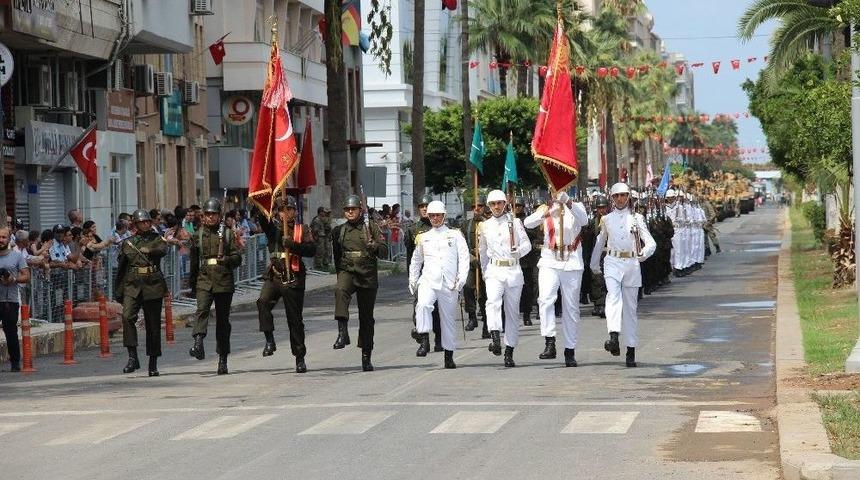 İskenderun’da 30 Ağustos Askeri Geçit Töreniyle Kutlandı