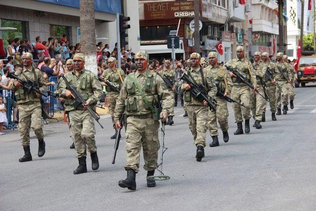 İskenderun’da 30 Ağustos Askeri Geçit Töreniyle Kutlandı