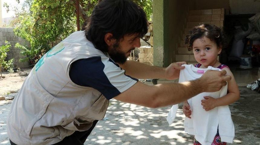 Suriyeli Yetim &Ccedil;ocuklara Kıyafet Yardımı