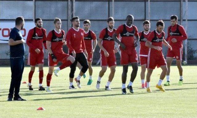 Demir Grup Sivasspor'dan 30 Ağustos'a Bayraklı Kutlama