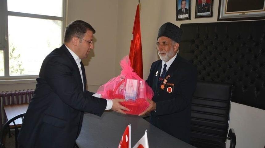 Viranşehir Kaymakam &Ouml;mer &Ccedil;imşit&rsquo;den Muharip Gaziler Derneğinde