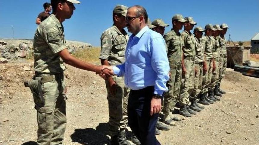 Bitlis Valisi Ustaoğlu Bayram &Ouml;ncesi Karakolları Ziyaret Etti