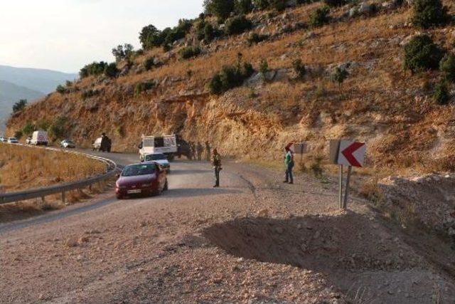 Adıyaman'da Askeri Aracın Geçişi Sırasında Patlama (2)  (Yeniden)