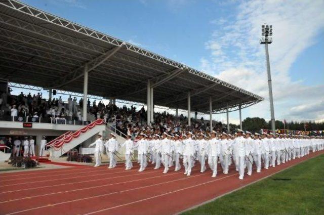 Türk Bahriyesinin Genç Subaylarına Terönle Diplomaları Verildi