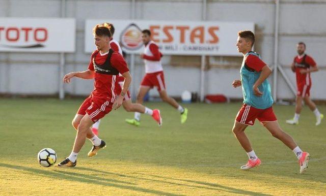 Sivasspor’dan 30 Ağustos’a Bayraklı Kutlama