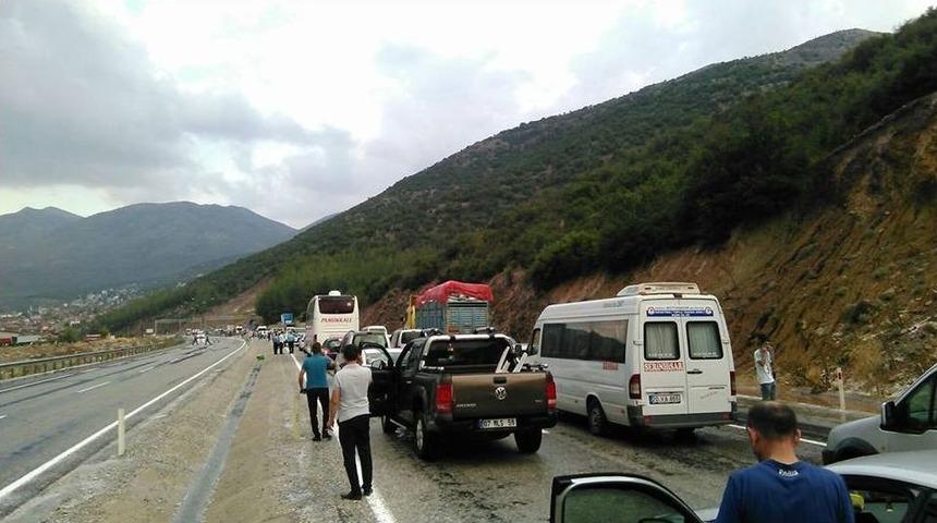 Denizli&rsquo;de Sağanak Yağış Sel Ve Heyelana Neden Oldu