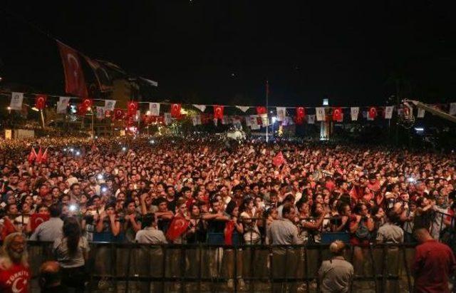 Antalya Cumhuriyet Meydanı Açılışında Murat Boz Konseri