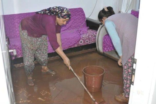 Serinhisar'da Şiddetli Yağmur, Sel Ve Heyelana Neden Oldu