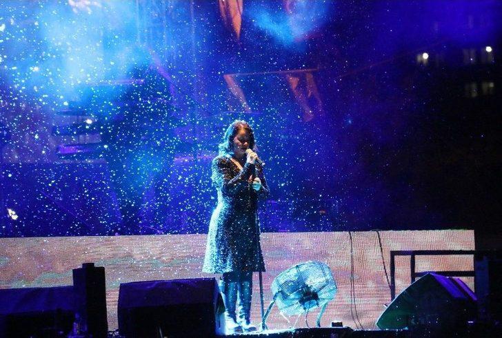 Şebnem Ferah Sahnede İzleyenlerini Şaşırttı G3