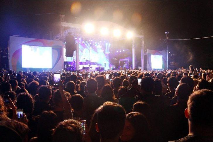 Şebnem Ferah Sahnede İzleyenlerini Şaşırttı G4