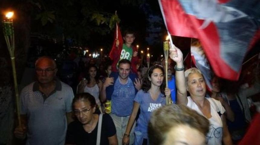 Edremit'te 10 Bin Kişilik Fener Alayı