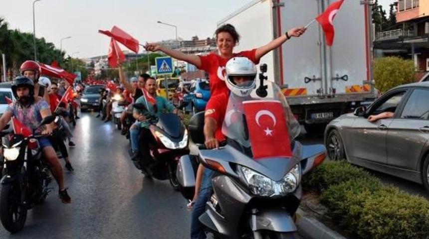 10Riders Motosiklet Spor Kl&uuml;b&uuml; Derneği'nden Zafer Bayramı Korteji&nbsp;