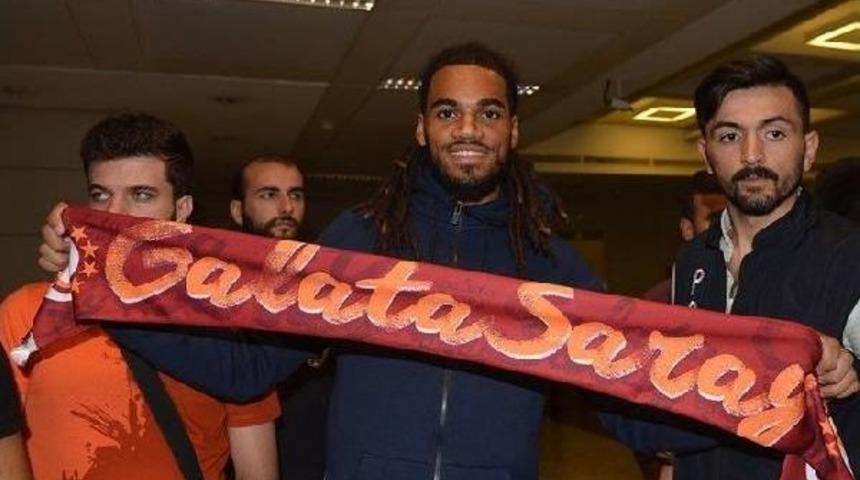 Jason Denayer Galatasaray I&ccedil;in İstanbul'a Geldi