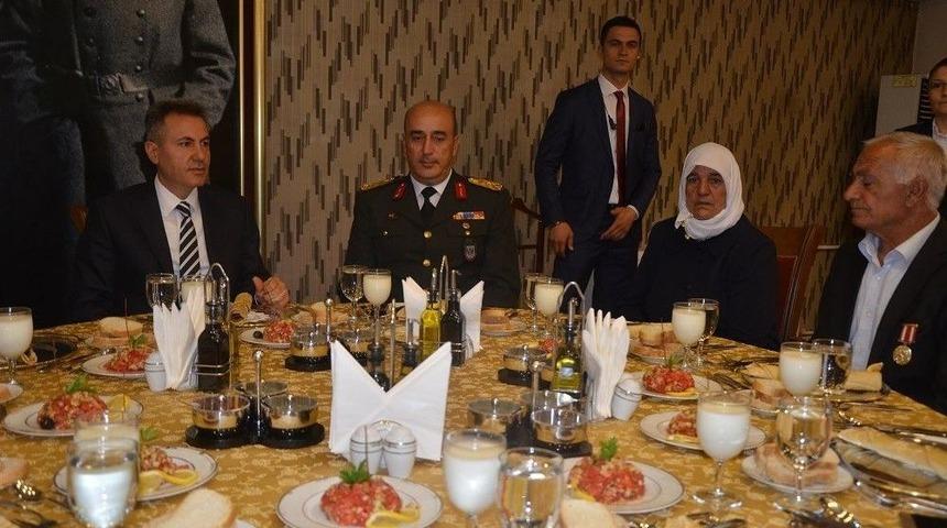 Vali Elban, Şehit Yakınları Ve Gazilerle Yemekte Bir Araya Geldi