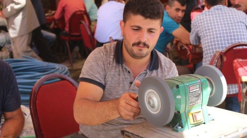 Askerde &Ouml;ğrendiği Bileme Mesleği Ekmek Kapısı Oldu