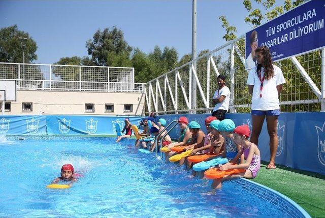 Konaklı Minikler Yüzmeyi Öğrendi