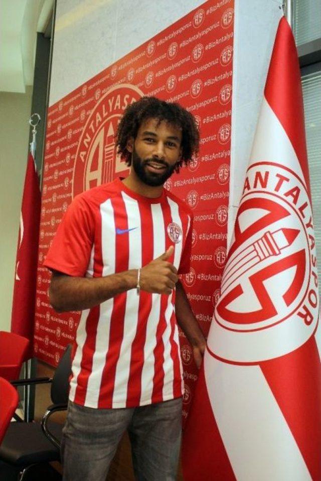 Antalyaspor’da Sangare 3 Yıllık Sözleşme İmzaladı