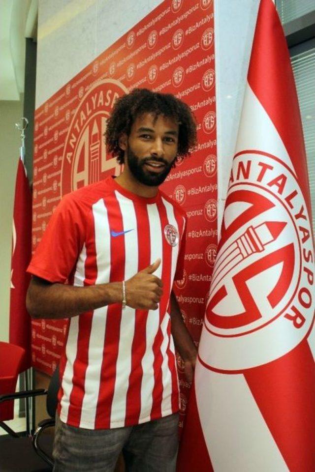 Antalyaspor’da Sangare 3 Yıllık Sözleşme İmzaladı