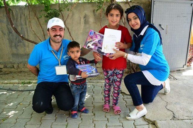 İpekyolu Belediyesinden Öksüz Ve Yetim Çocuklara Anlamlı Hediye