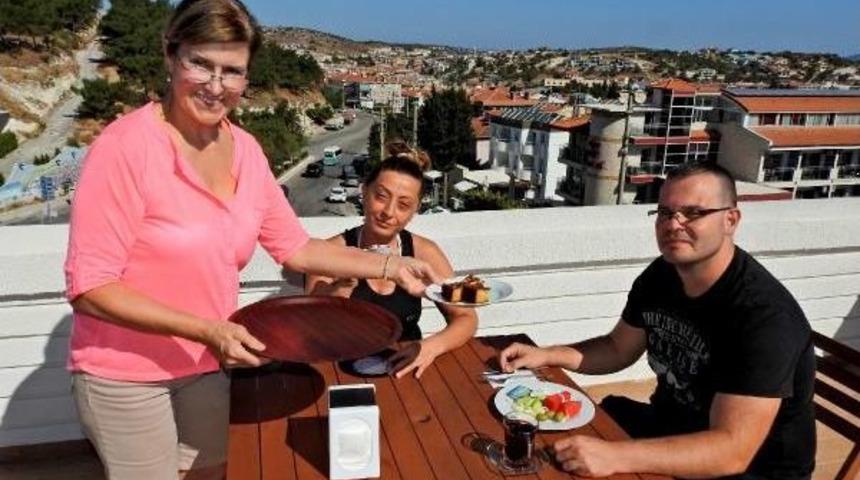 Eski Milletvekili &Uuml;mran Akkan Turizmci Oldu