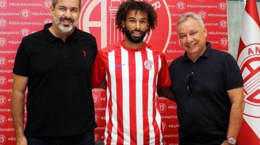 Antalyaspor, Nazım Sangare Ile 3 Yıllık S&ouml;zleşme Imzaladı