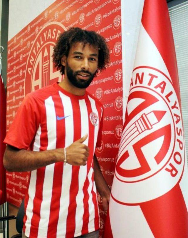 Antalyaspor, Nazım Sangare Ile 3 Yıllık Sözleşme Imzaladı