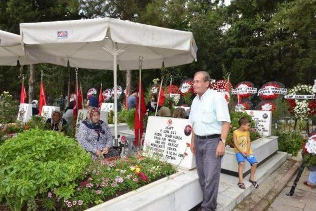 Bayram Arifesinde Şehitlere Ziyaret