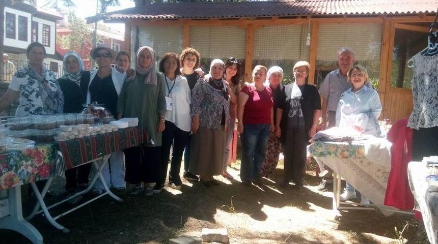 (özel Haber) Girişimci Kadınlar, İhtiyaç Sahipleri İçin Kermes Düzenledi