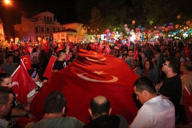 Kırklareli’nde Zafer Bayramı Coşkusu Gece De Devam Etti