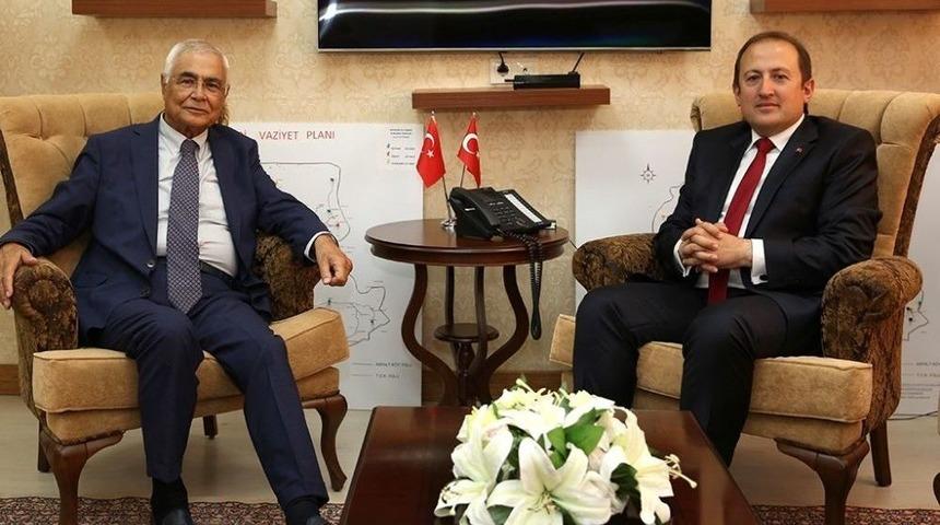 Eski İ&ccedil;işleri Bakanı &Uuml;lk&uuml; G&ouml;kalp G&uuml;ney, Vali Ali Hamza Pehlivan&rsquo;ı Ziyaret Etti