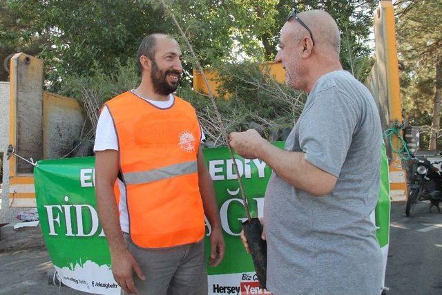 Elazığ’da Arefe Günü Mezarlıklar Doldu Taştı