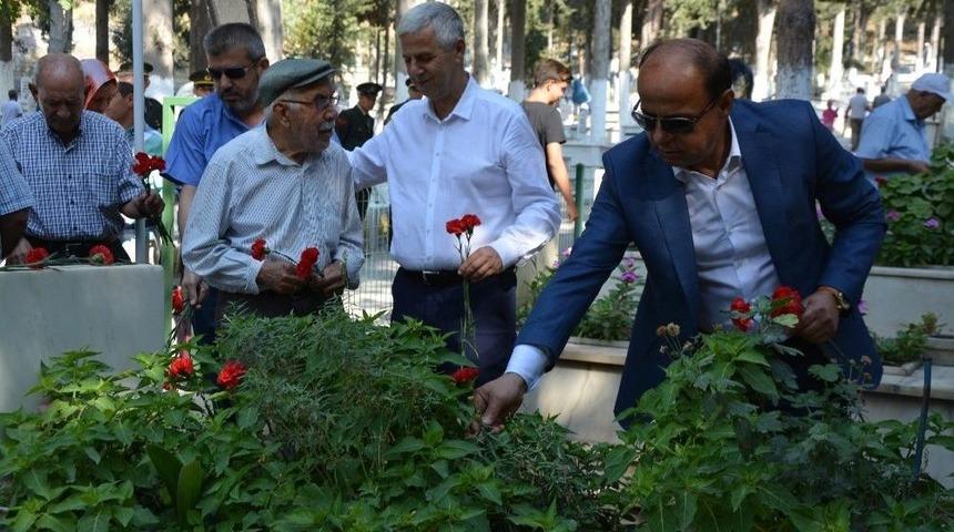 S&ouml;ke&rsquo;de Şehitliğe Bayram Ziyareti