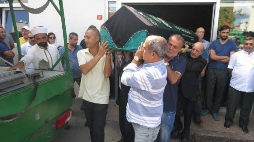 Filiz Aker'in Cenazesi Gasilhaneden Alındı