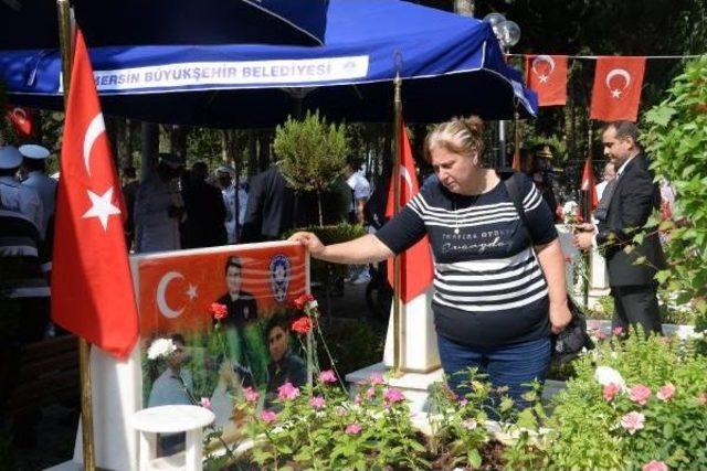 Teselli Etmek Için Şehit Annesine Sarıldı, Dayanamayıp Dakikalarca Ağladı